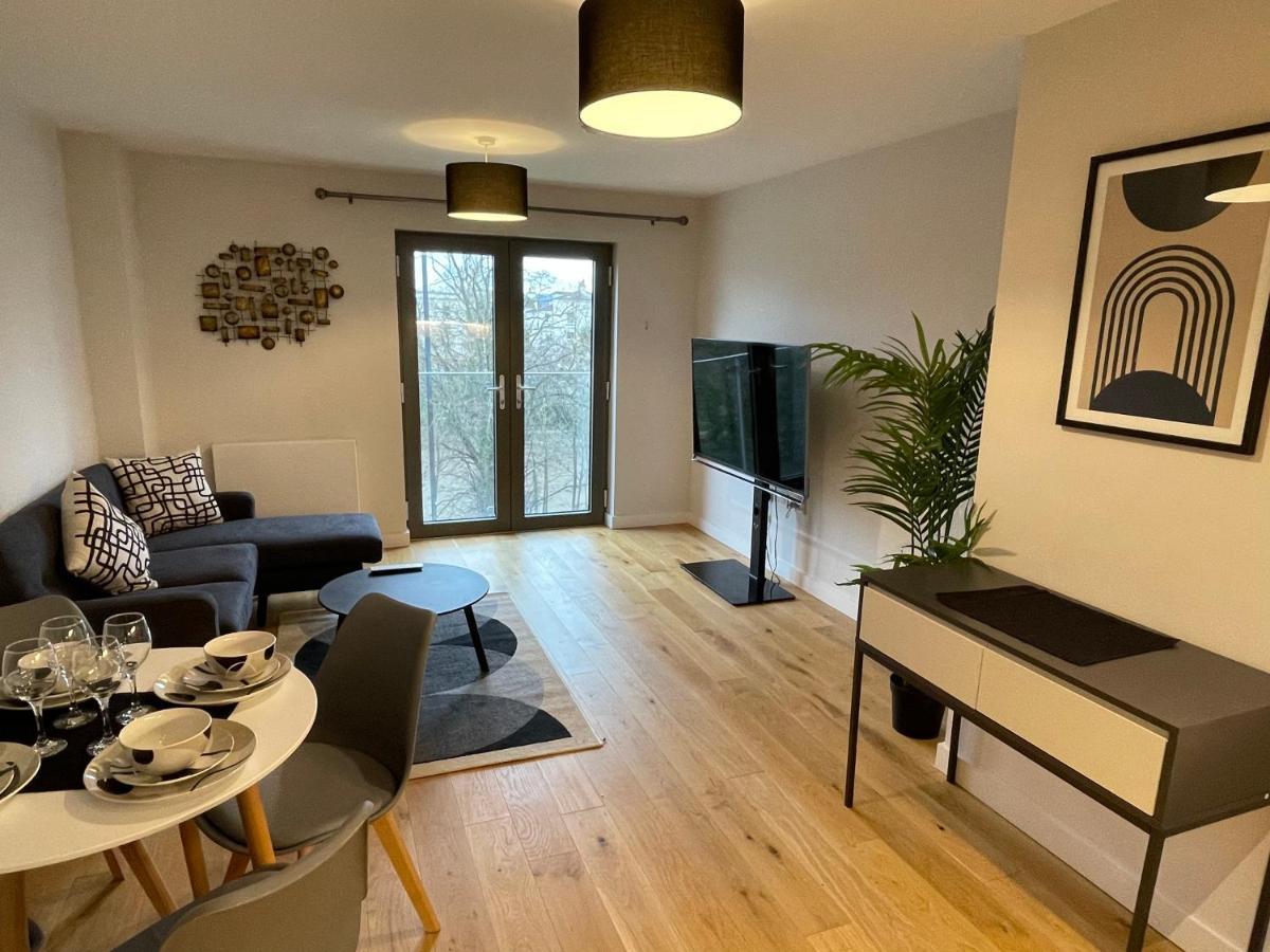 Stunning 2-Bed Apartment In Bristol With Parking Exterior photo